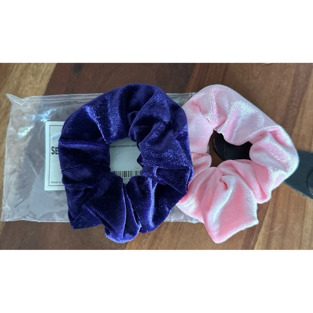 Set of 2 velvet‎ zipper scrunchies safe one  in pink and one in purple